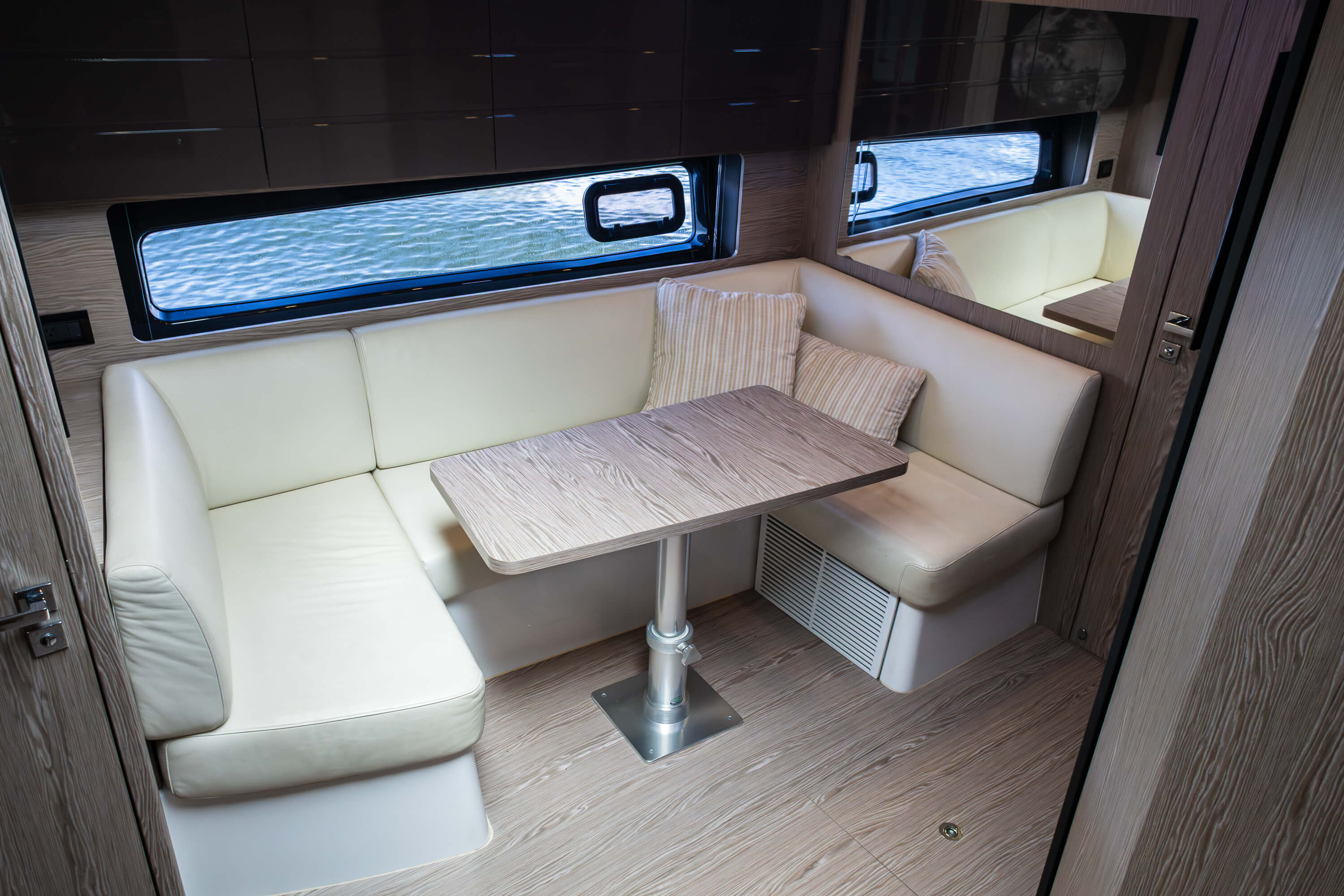 Yacht Photo 26